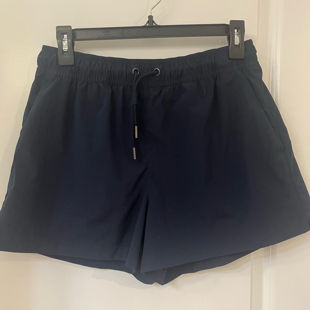Athleta midday mid rise poplin short.